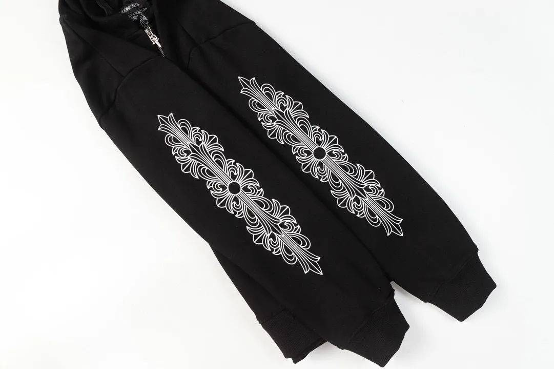 Q16—P230 -Chrome Hearts/Chrome Hearts printed zipper sweatshirt cardigan jacket -420 grams of high-density, high-quality wool, soft, delicate and skin-friendly, soft and silky to the touch, warm and skin-friendly -The hardware zipper accessories are all customized and full of details -Colour: black -Size: S M L XL